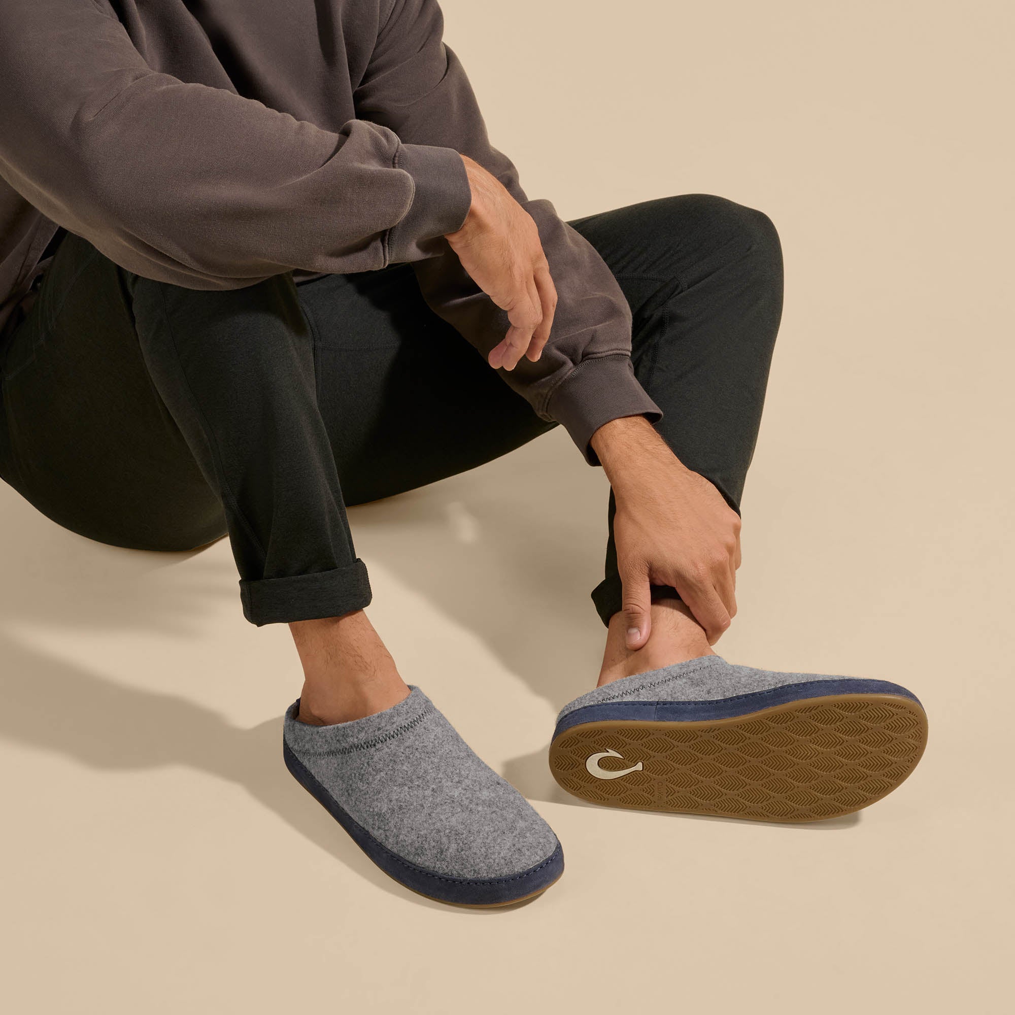 H mani Hulu Men's Wool Mule Slippers - Graphite / Trench Blue - Image 6