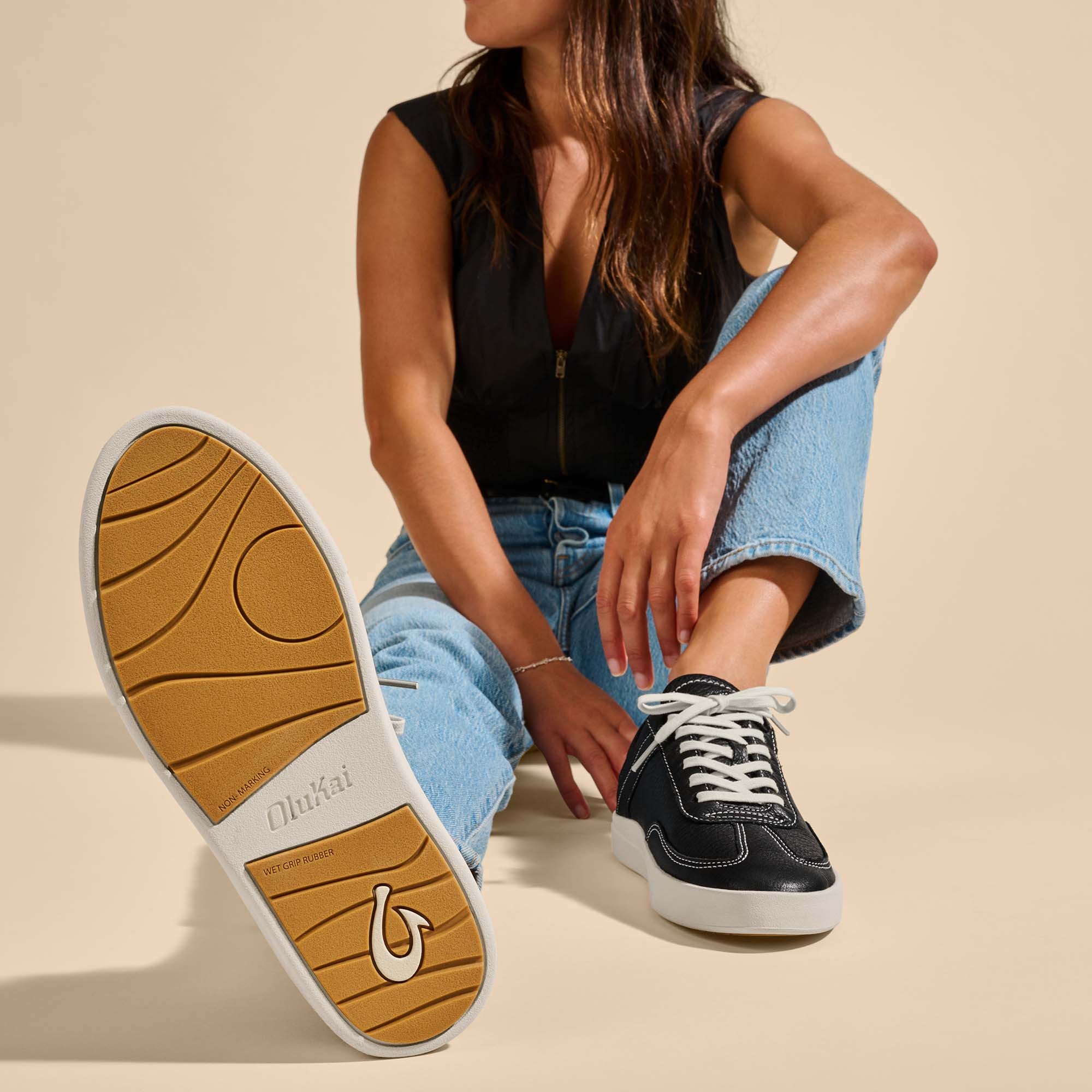 Ha 'upu Women's Leather Sneakers - Onyx - Image 5