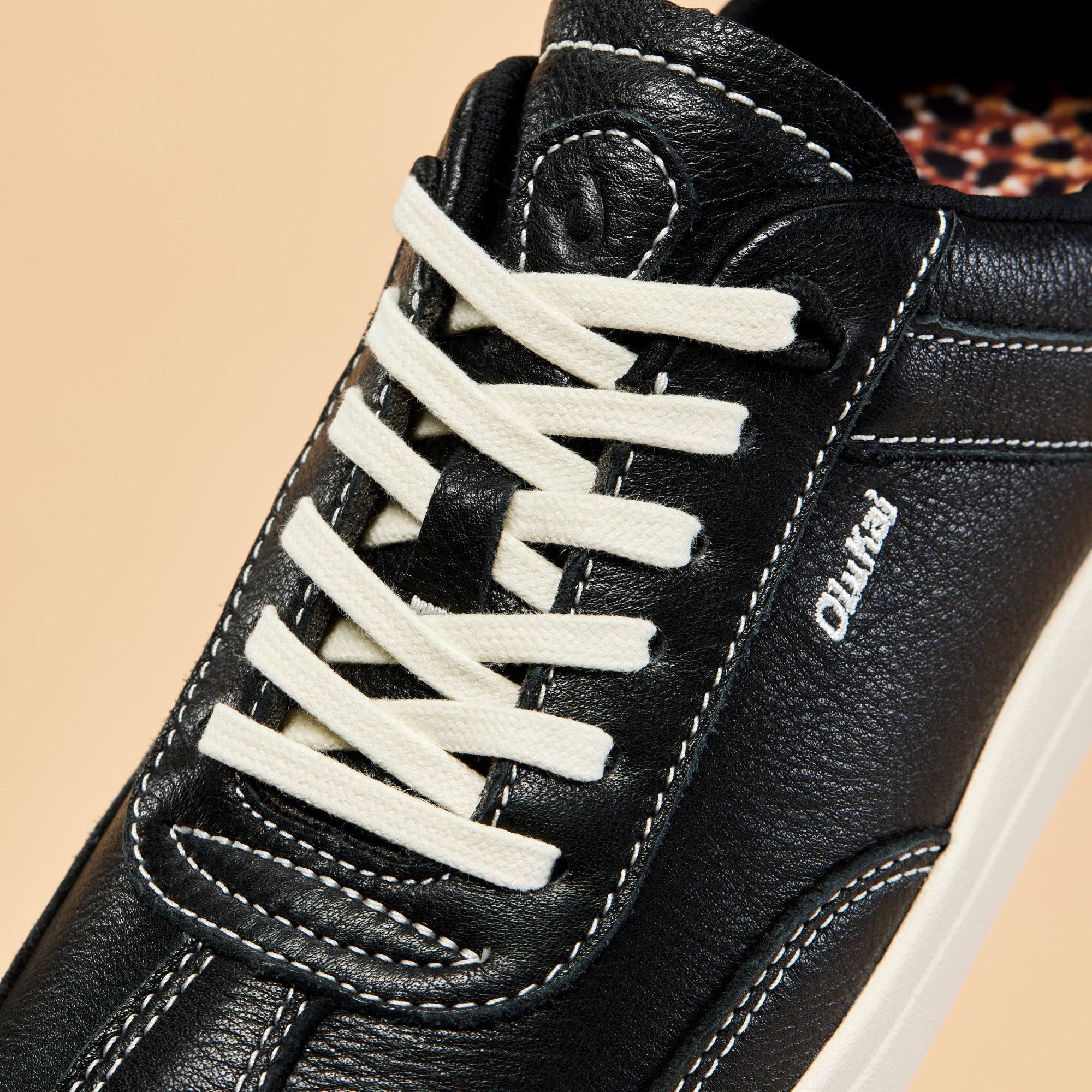 Ha 'upu Women's Leather Sneakers - Onyx - Image 3