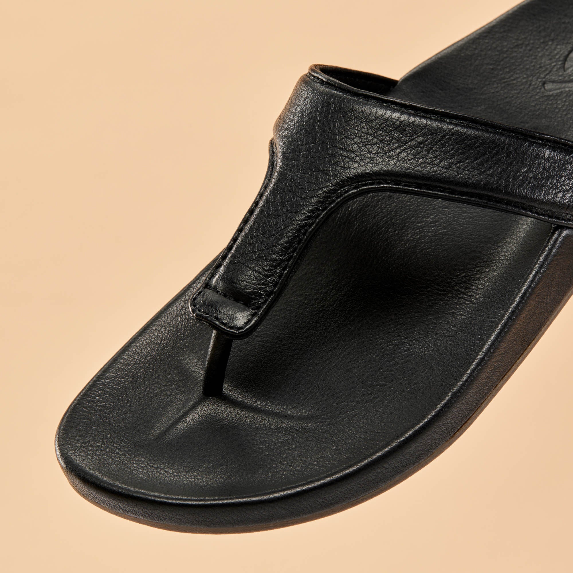 K pe'a Lipi Women's Leather Sandals - Black - Image 3