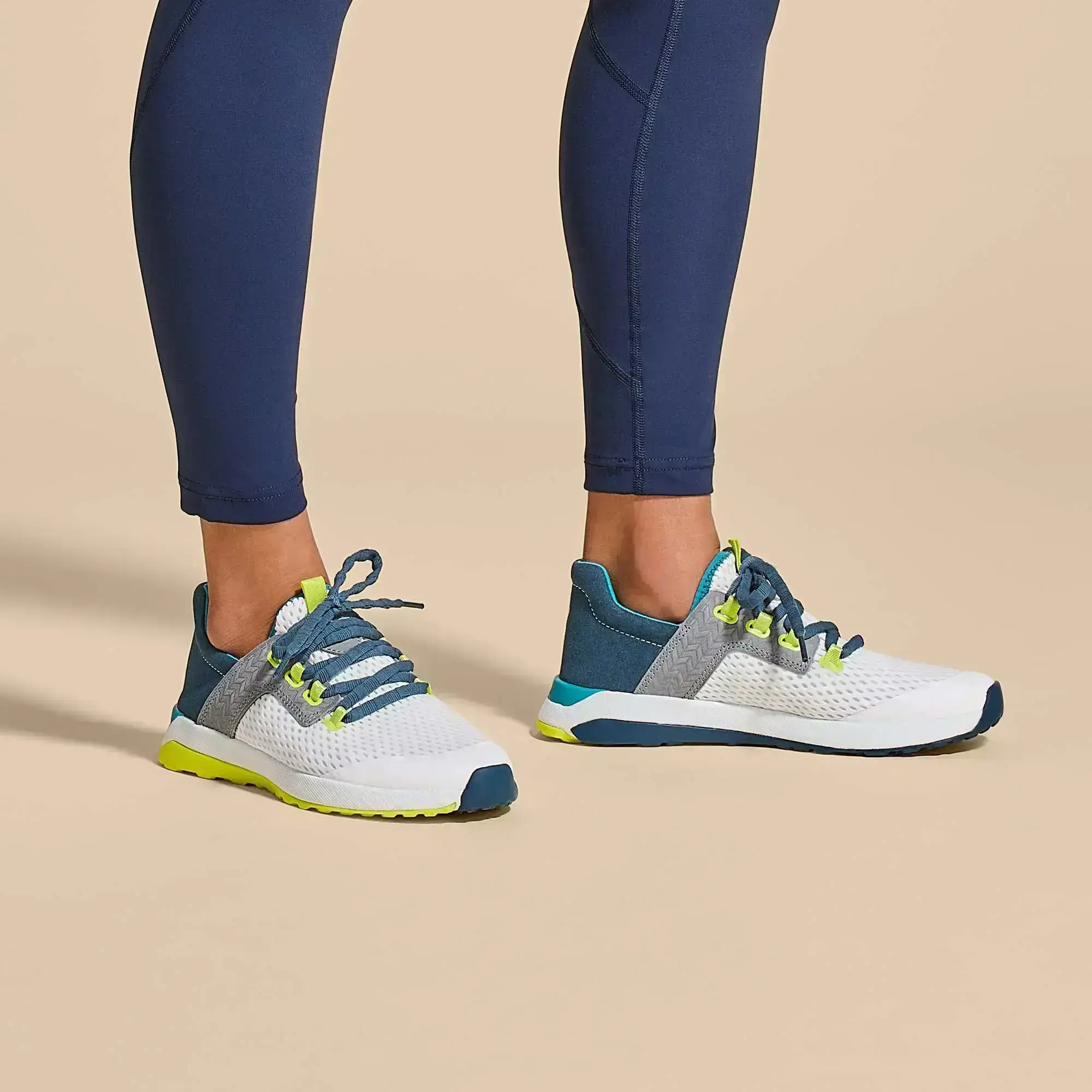 Wailuku Women's Athletic Shoes - Bright White / Lagoon - Image 2